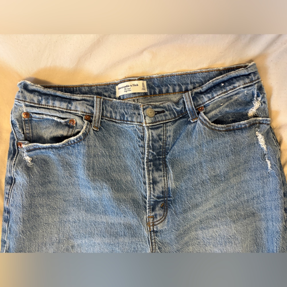 A&F High Rise Dad Jean 31L - Picture 3 of 6